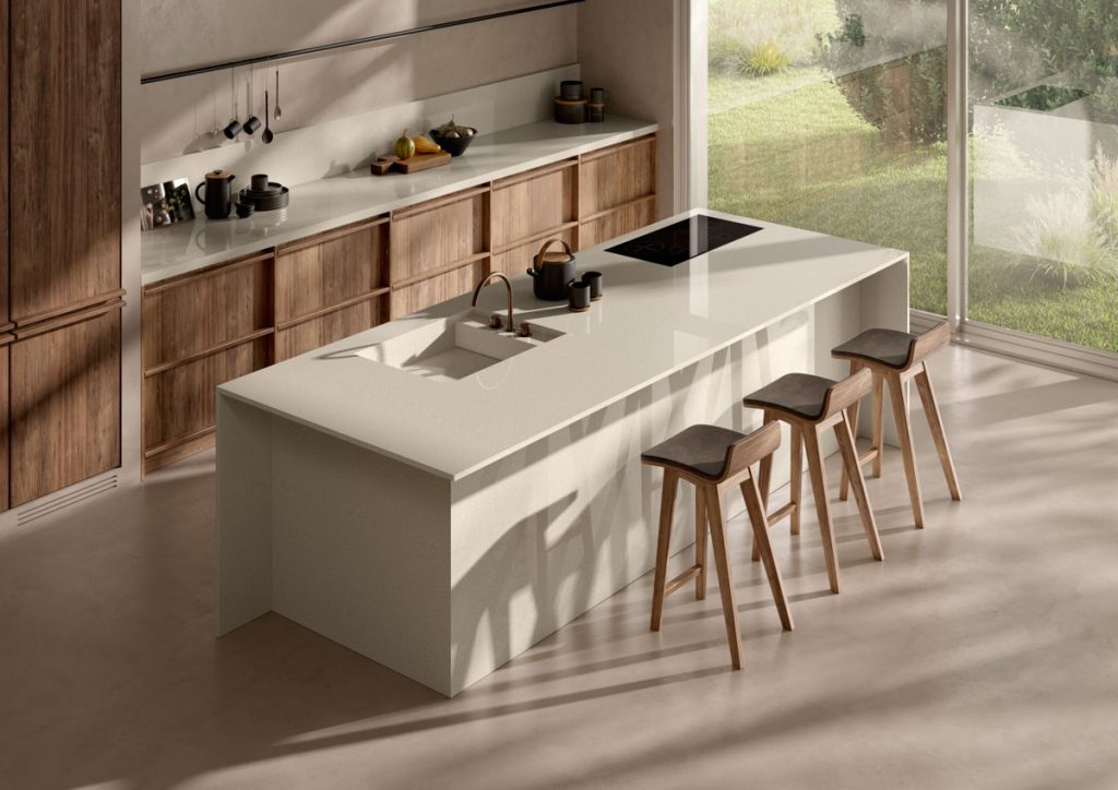 agglomerati di quarzo-cucina bianca 3 sgabelli